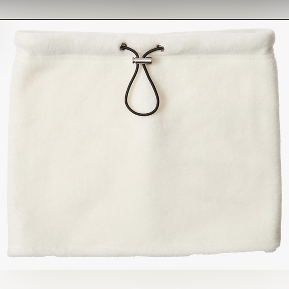 Amazon Essentials Unisex Adults' Fleece Hat and Gaiter Set, - Picture 3 of 4